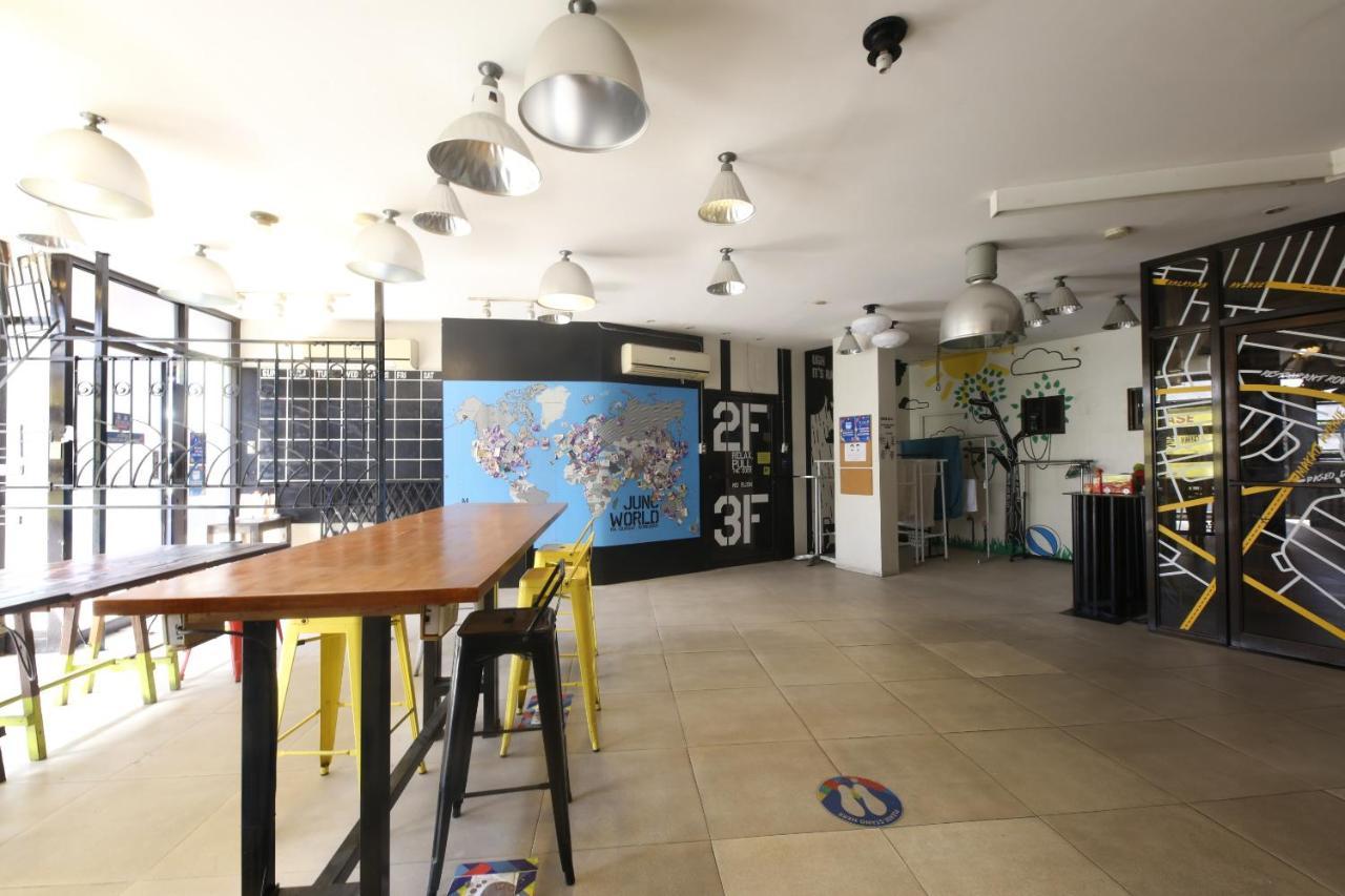 Oyo 866 Junction Hostels Manila Bagian luar foto