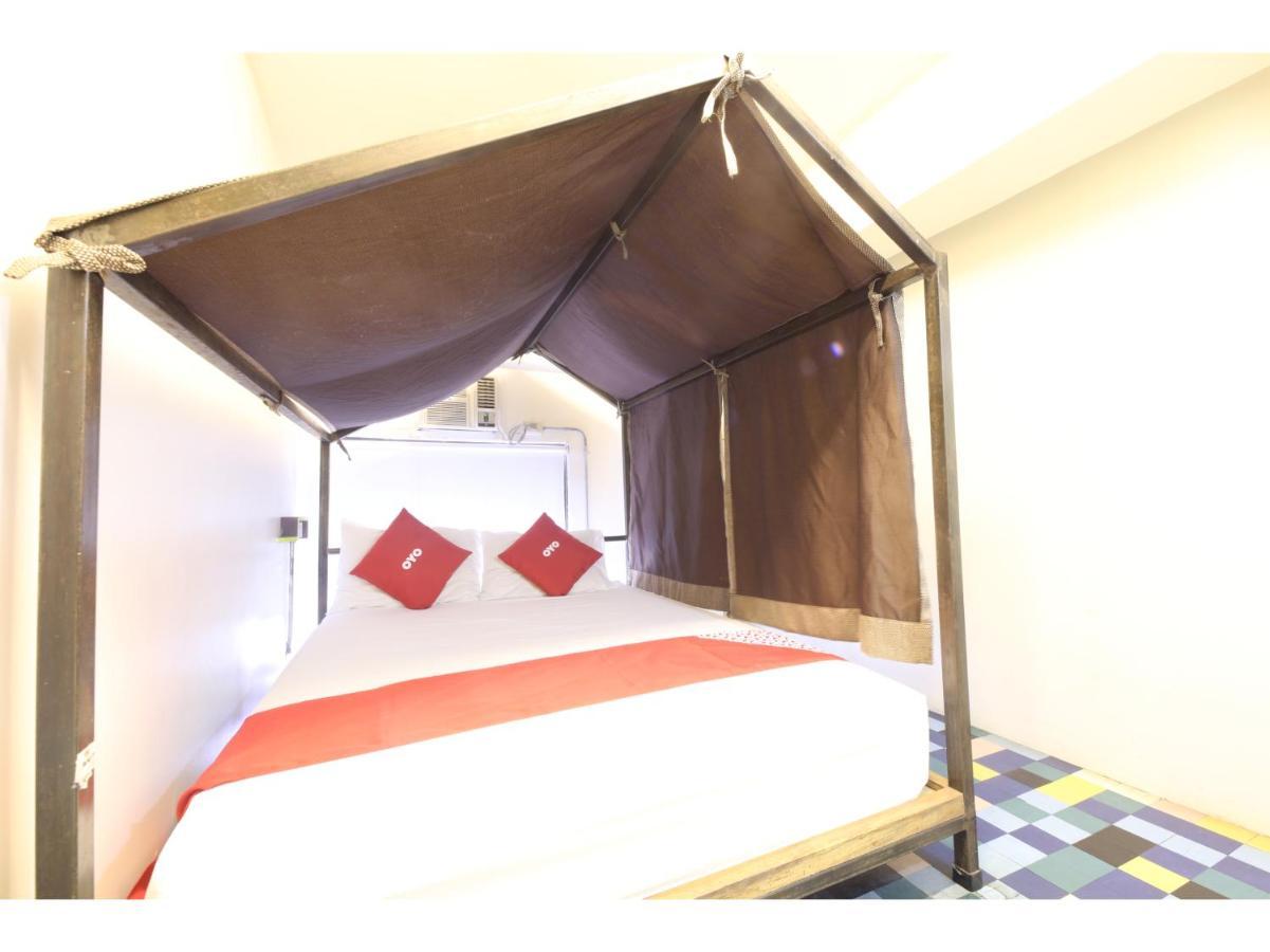 Oyo 866 Junction Hostels Manila Bagian luar foto